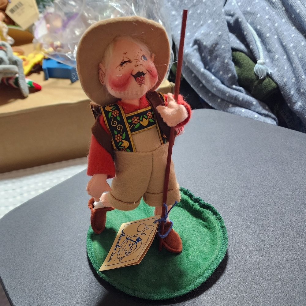 ANNALEE EUC 7" SWISS ALPS BOY STANDING